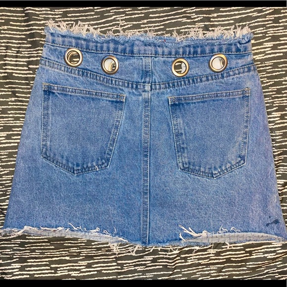 Fashion nova denim skirt - Picture 2 of 4